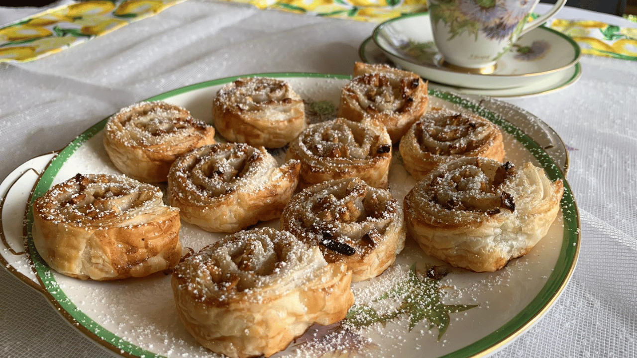 Cinnamon_Scrolls_with_Apple_Black_Garlic_Honey_are_Irresistible