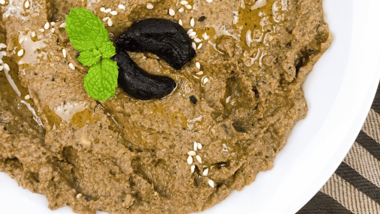 black_garlic_hummus